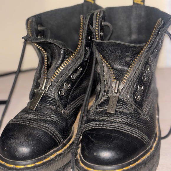 Dr. Martens - Picture 1 of 7
